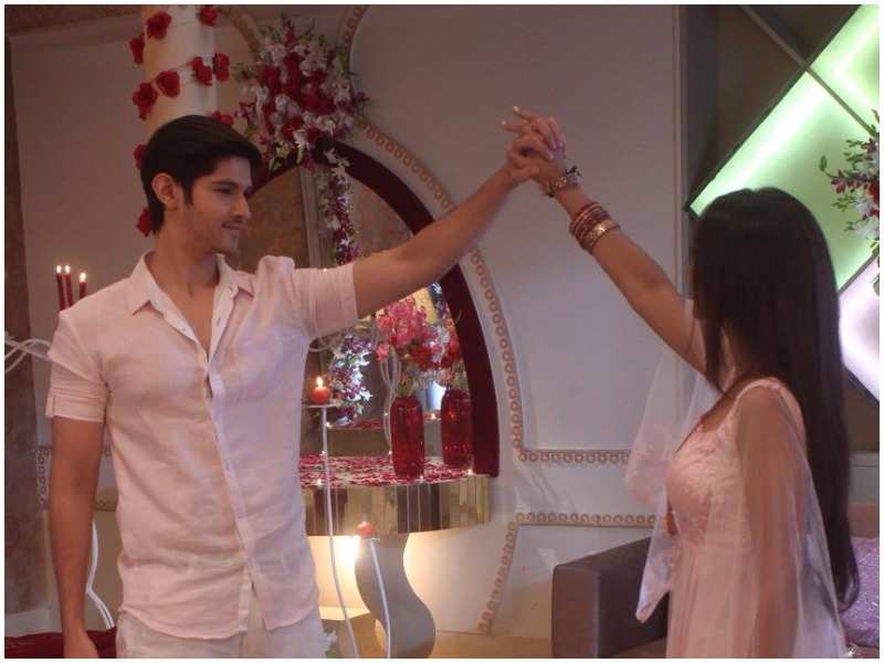 Rohan Mehra aka Sameer of Sasural Simar Ka shoots for a steamy honeymoon sequence - Times of India