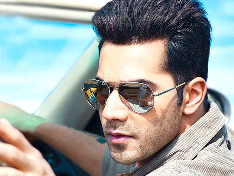 Varun Dhawan's stalker threatens to commit suicide if he doesn't respond to  her texts