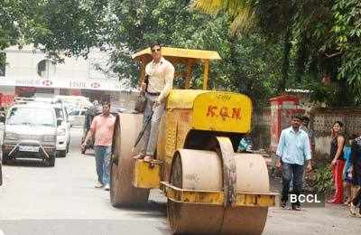 Akki promotes 'Khatta Meetha'