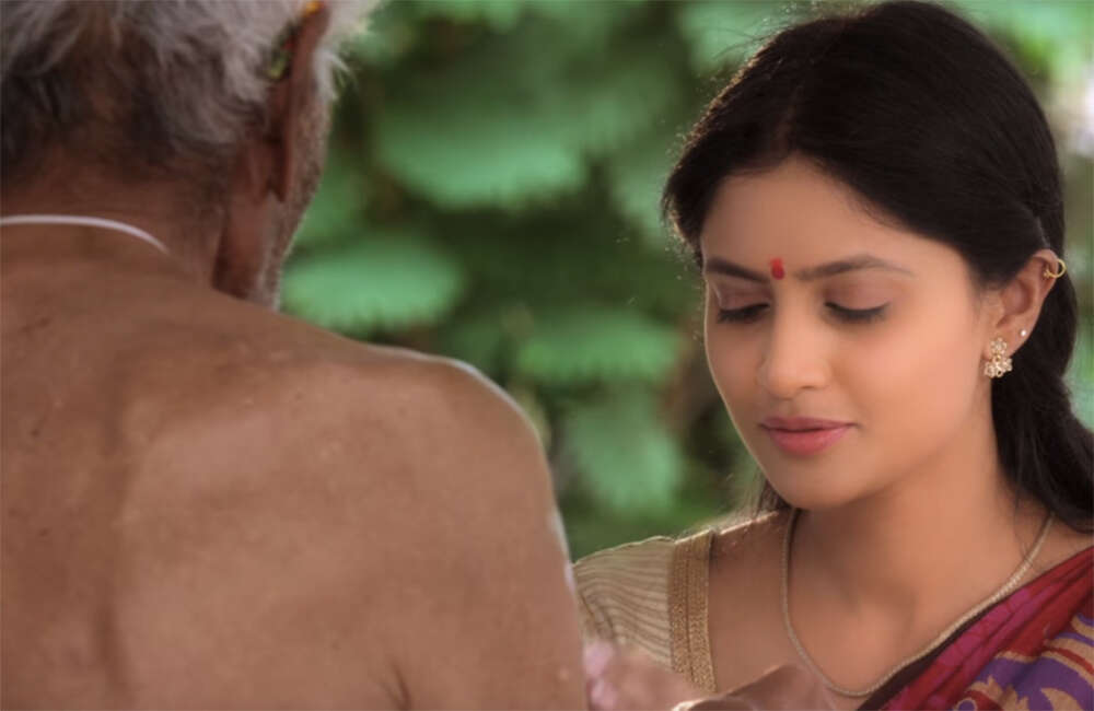 A still from Raajaru