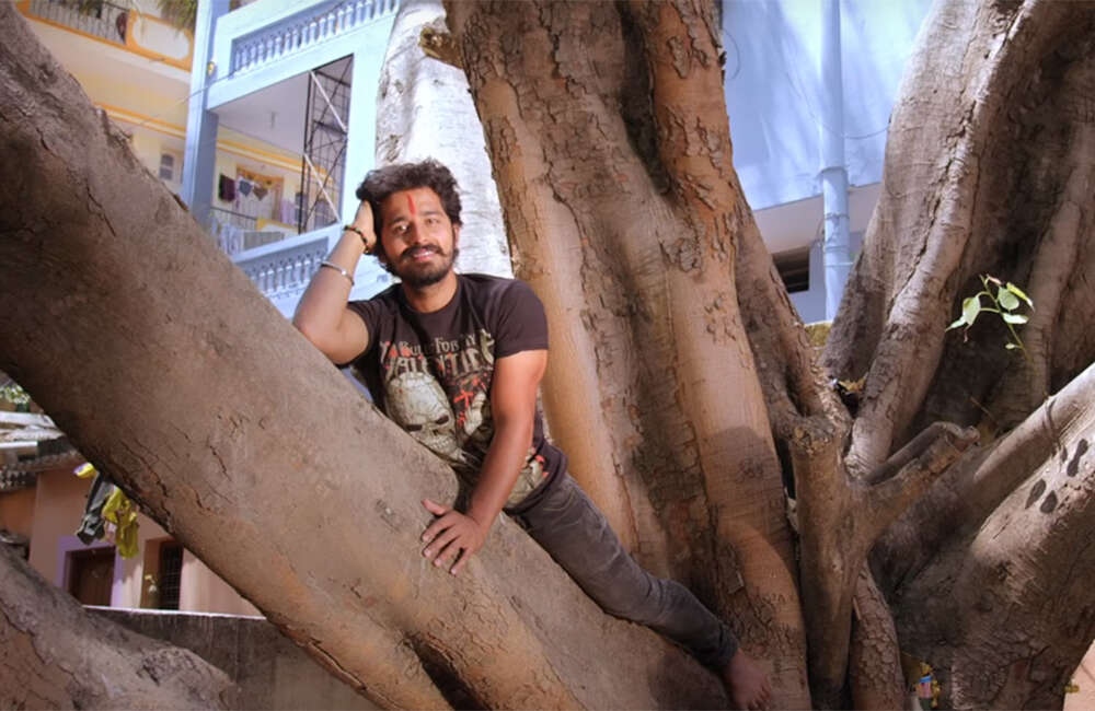A still from Raajaru