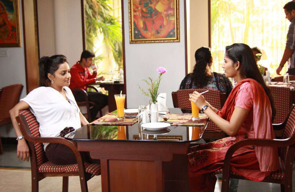 A still from Avar Iruvarum