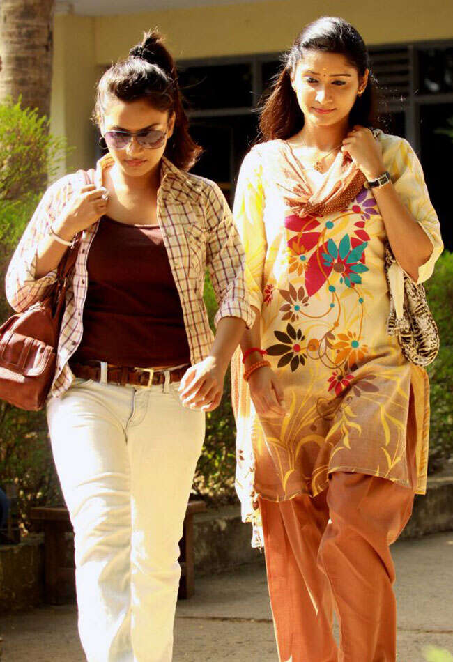 A still from Avar Iruvarum