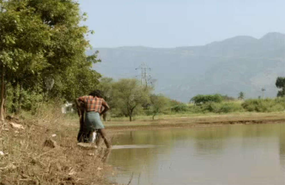 A still from Tharisu Nilam