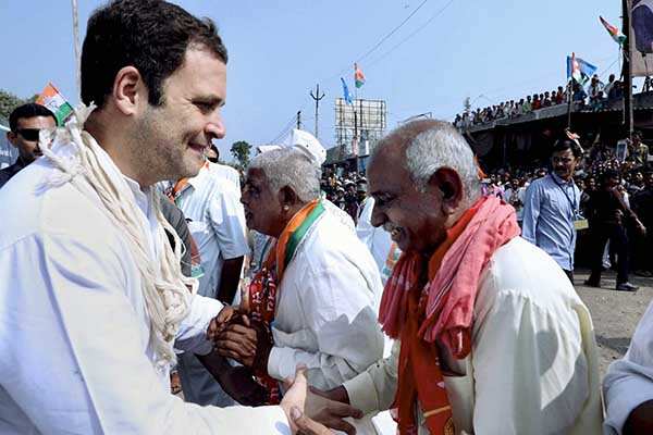 Rahul Gandhi meeting with the supporters