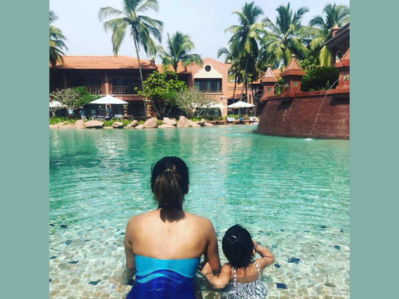 Pic: Geeta Basra enjoys some pool time with darling daughter Hinaya