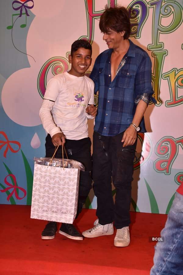 Shahrukh Khan celebrates children's day