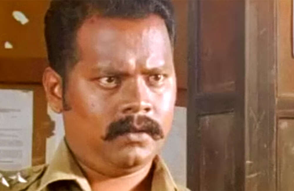 A still from En Aaloda Seruppa Kaanom