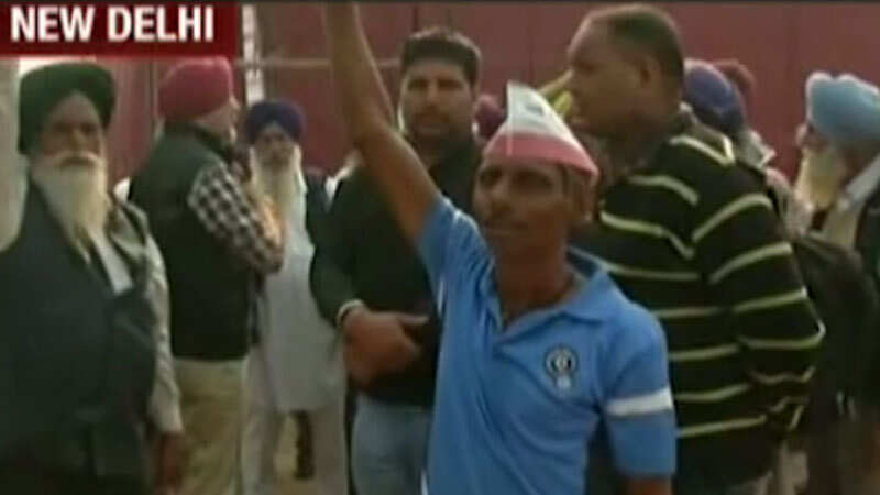 Farmers protest in Delhi, demand better prices for produce, freedom ...