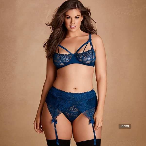 Sensual bikini pictures of plus size beauty queen Chloe Marshall