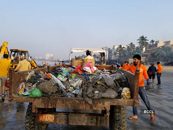 Goons force Afroz Shah to suspend Versova beach clean-up drive