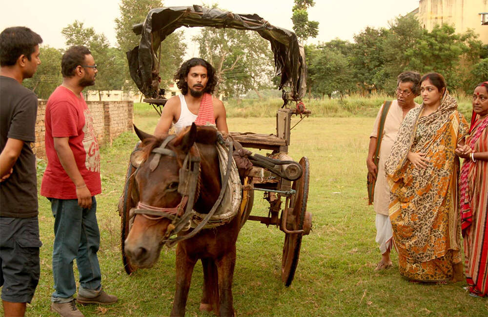 A still from Char Diker Galpo