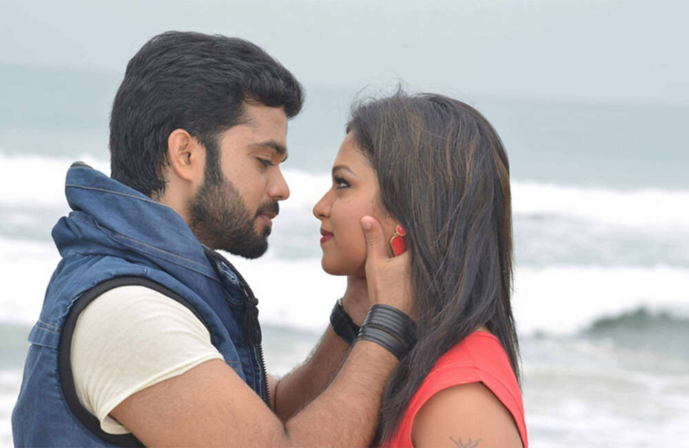 A still from Aangila Padam