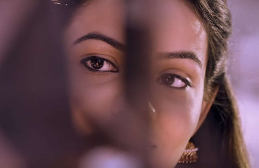 A still from Guru Uchaththula Irukkaru