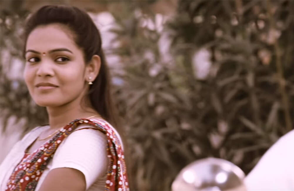 A still from Guru Uchaththula Irukkaru