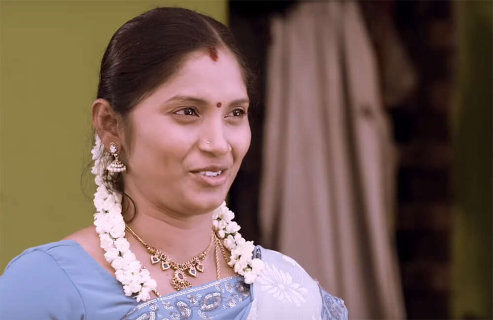 A still from Guru Uchaththula Irukkaru
