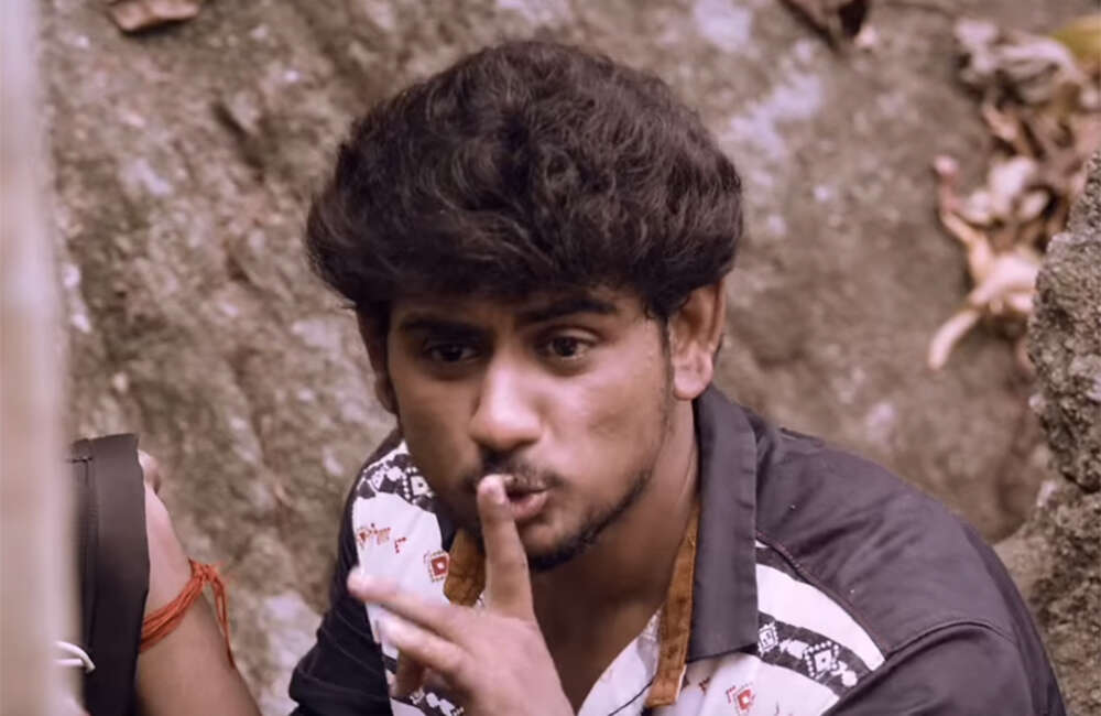 A still from Guru Uchaththula Irukkaru
