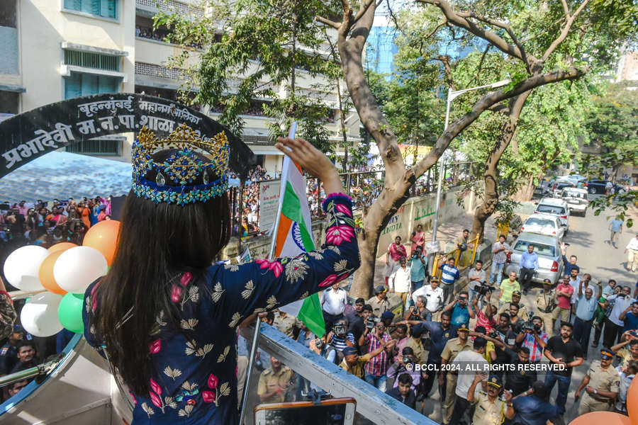 Miss World 2017 Manushi Chhillar's homecoming parade in Mumbai