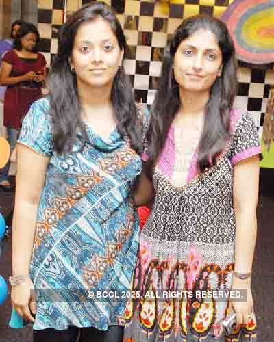 Kavita and Heena Saraf at Niomi Jangid's birthday party at Hotel Centre ...