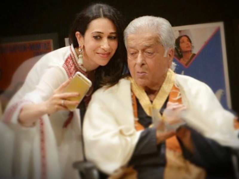 Pic: Karisma Kapoor shares a fond memory with Shashi Kapoor