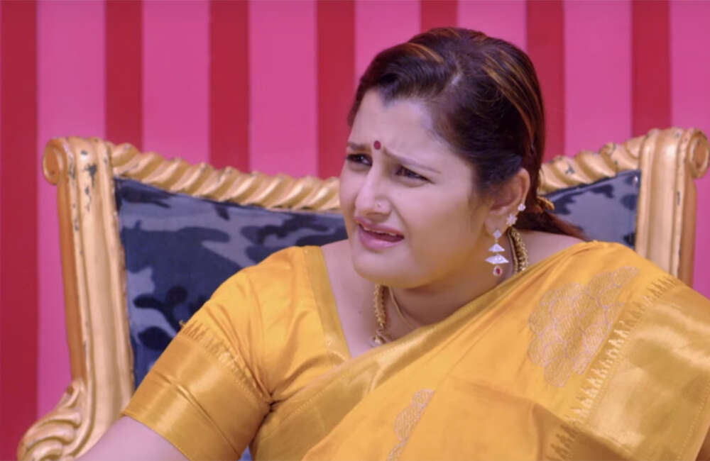 A still from Yenda Thalaila Yenna Vekkala
