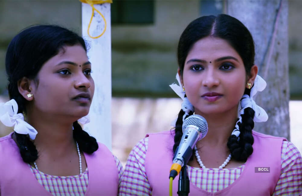 A still from Palli Paruvathile
