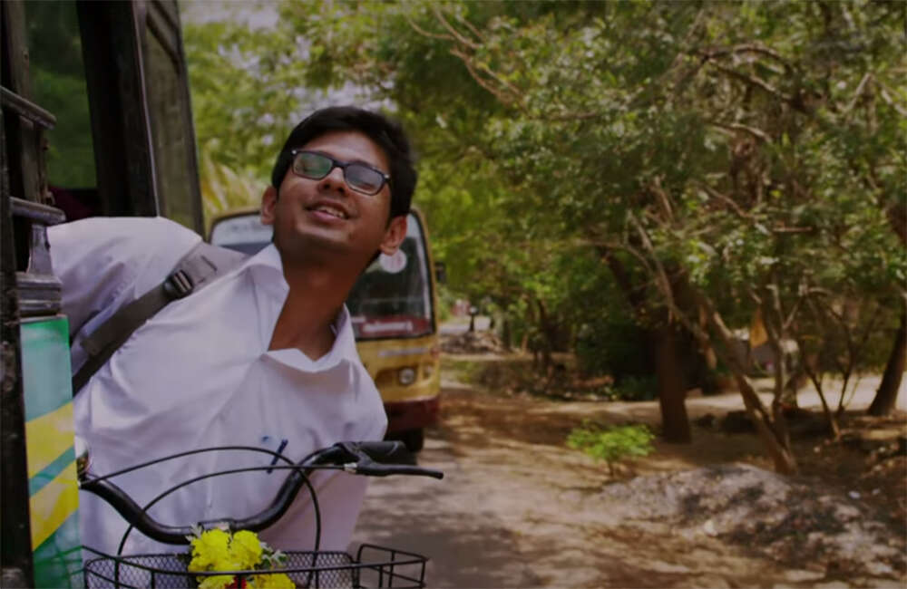 A still from Palli Paruvathile