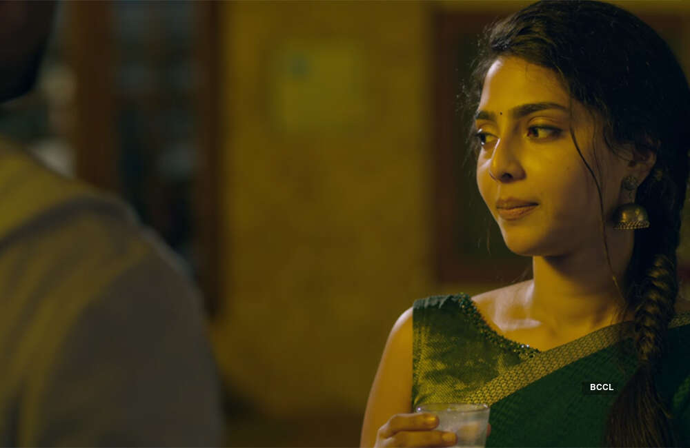 A still from Mayaanadhi