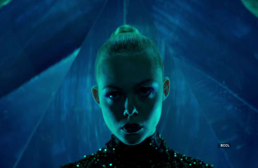 The neon demon store full movie in hindi