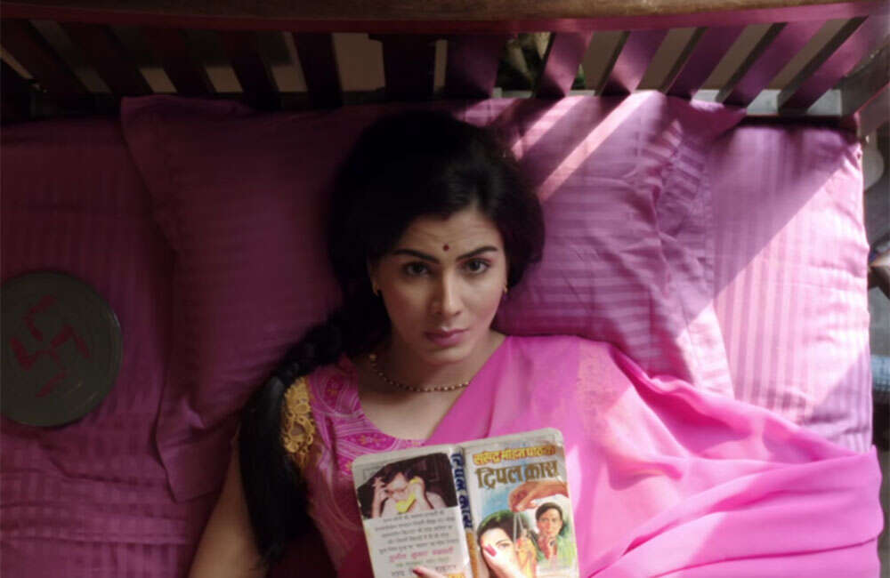 A still from San 75 Pachattar