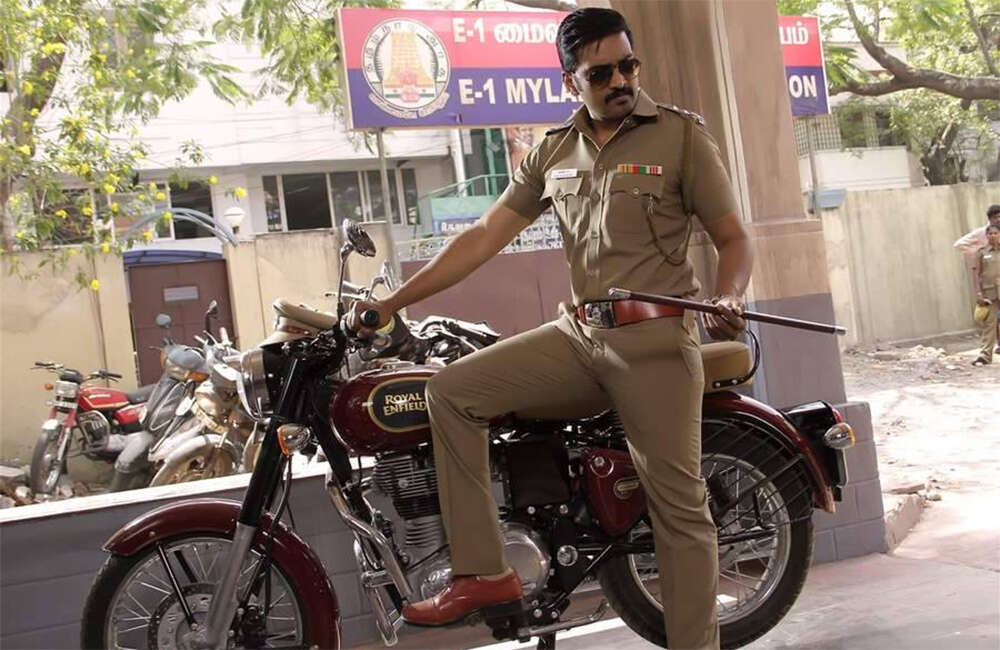 A still from Odi Odi Uzhaikanum