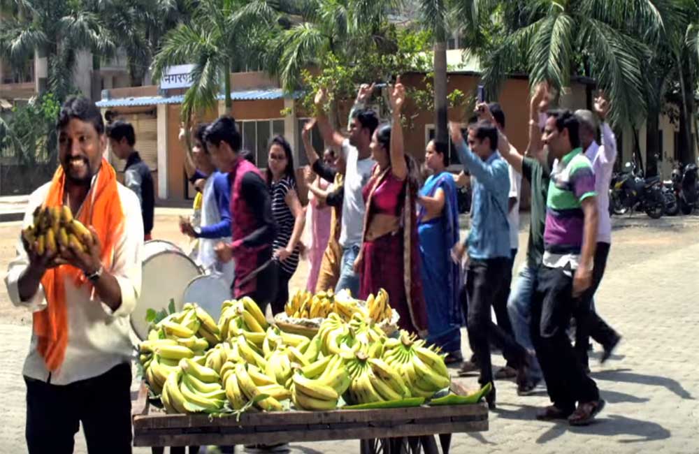 A still from Chalu Dya Tumcha