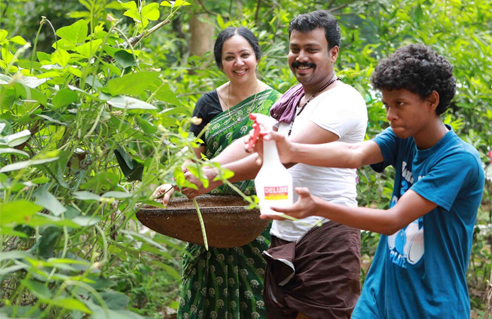 A still from Sughamano Daveede