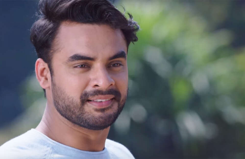 A still from Abhiyum Anuvum