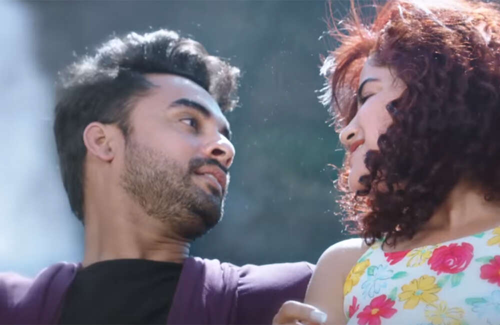 A still from Abhiyum Anuvum