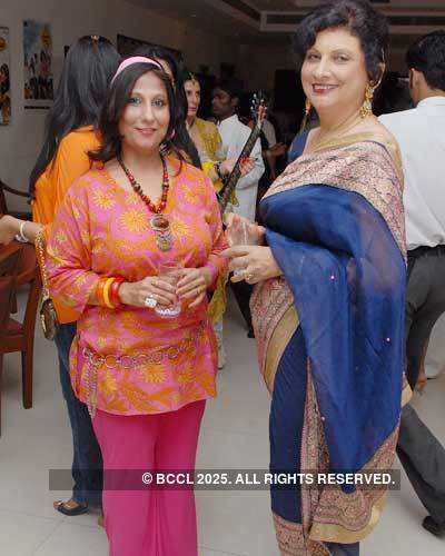 Sonia Khurana and Khushnoor Chugh during Bollywood theme party at CP ...