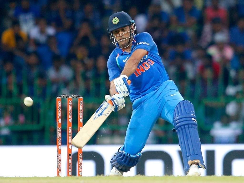 Social Humour: Dhoni's feisty knock has Twitter honoring him with these ...