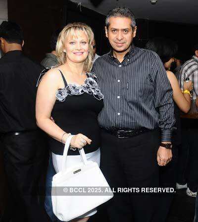 Stereo Nation, D Major perform