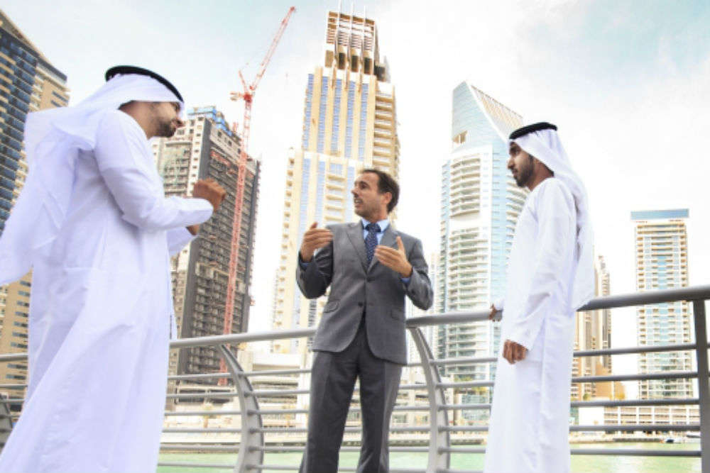 Uae zone. Бизнес в ОАЭ. Арабские эмираты бизнес. Арабы бизнес. Деловые арабы.
