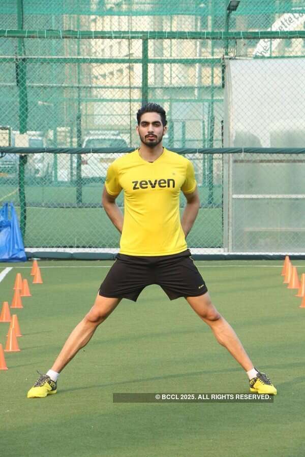 Peter England Zeven Mr. Active Sub Contest