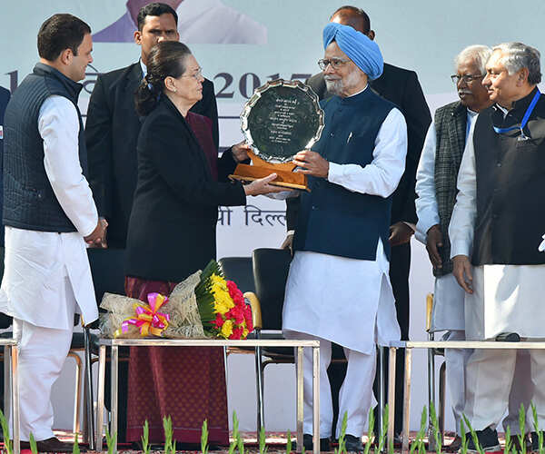 Sonia Gandhi, Manmohan Singh, Rahul Gandhi