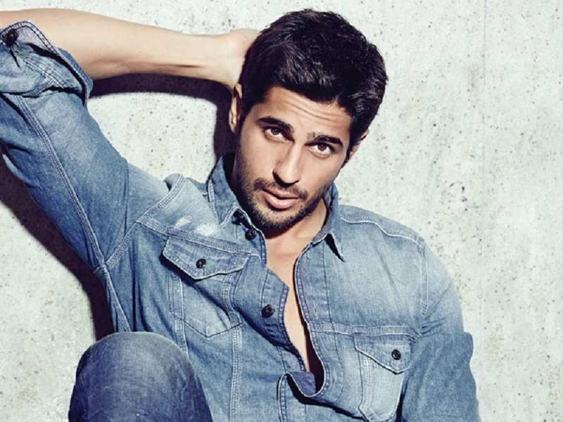 Sidharth Malhotra Back On Twitter On This Actors Command
