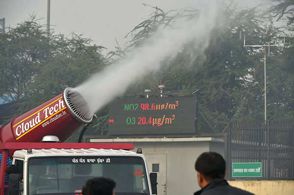 Pollution: Anti-smog gun tested in Delhi