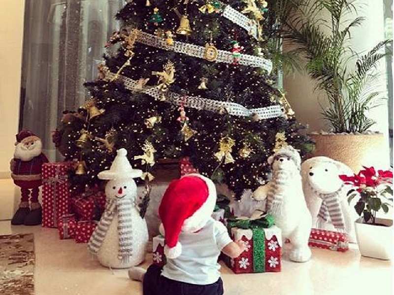 Mommy Lisa Haydon can’t get over this cute Christmas click of her son Zack