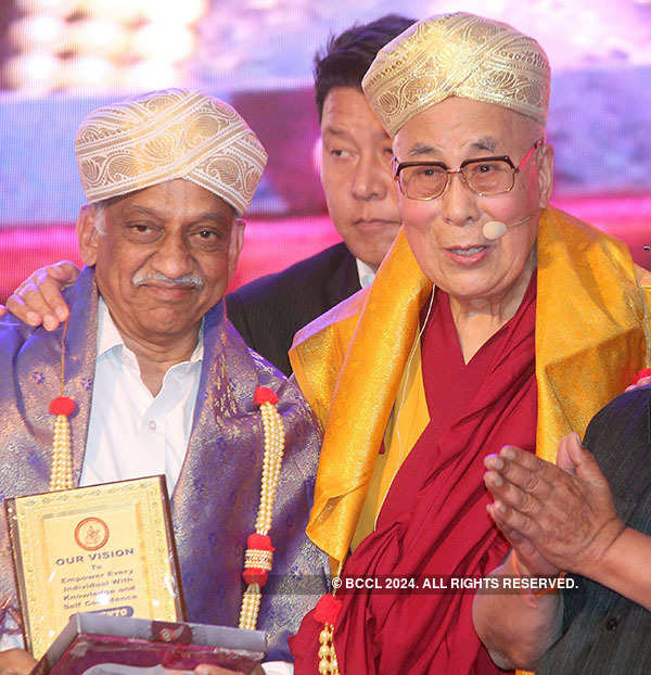Combine ancient and modern education systems: Dalai Lama