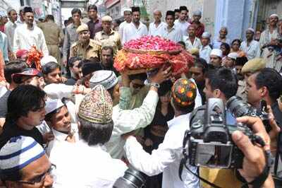 Emraan, Prachi visit Ajmer Sharif Dargah
