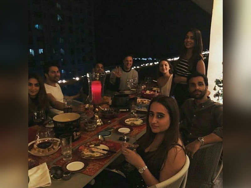 Varun Dhawan and alleged girlfriend Natasha Dalal enjoy a dinner with friends