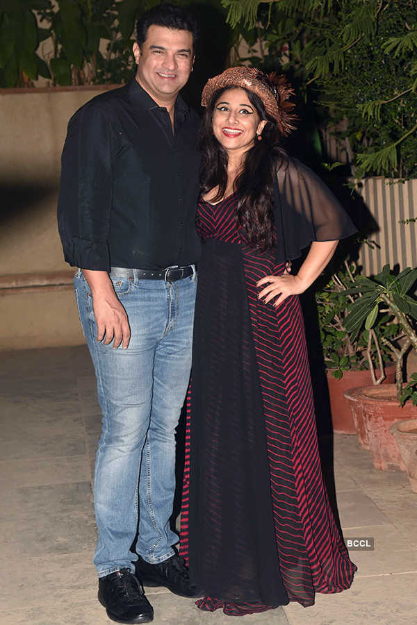 Vidya Balan poses for the lensman with husband Siddharth Roy Kapur ...