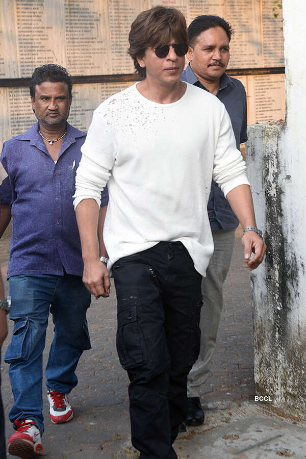 Shah Rukh Khan attends at the funeral of Nikhil Dwivedi’s father in