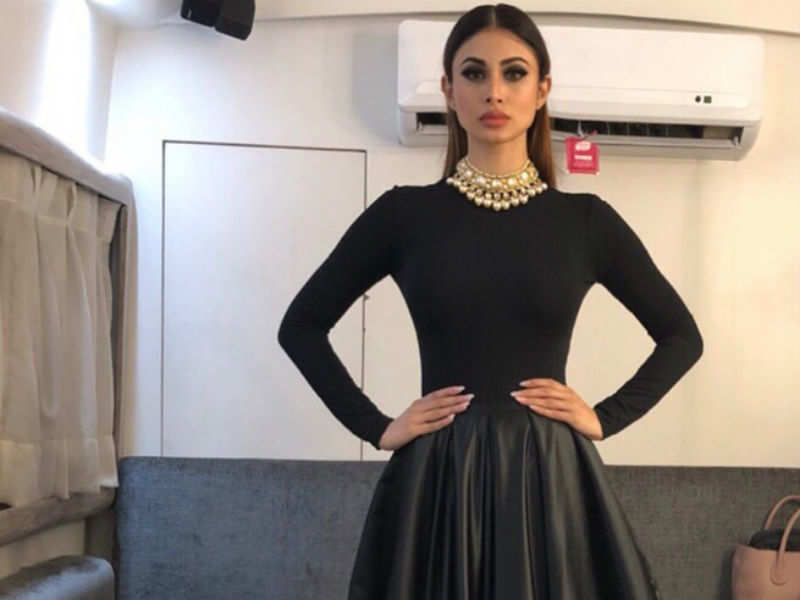 Mouni Roy Hot Photos The Tv Actress Pics Are Stunning In